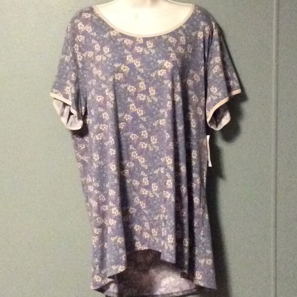 NWT LuLaRoe Classic Tee